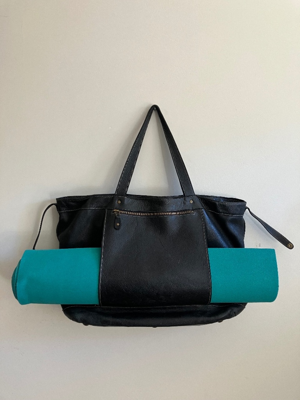 ROOTS Black Leather Yoga Bag